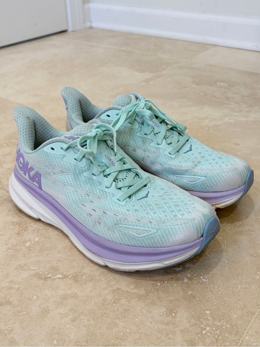 Hoka Clifton 9 Women's Sneaker in Sunlit Ocean/Lilac Mist Size 7D - Picture 2 of 11